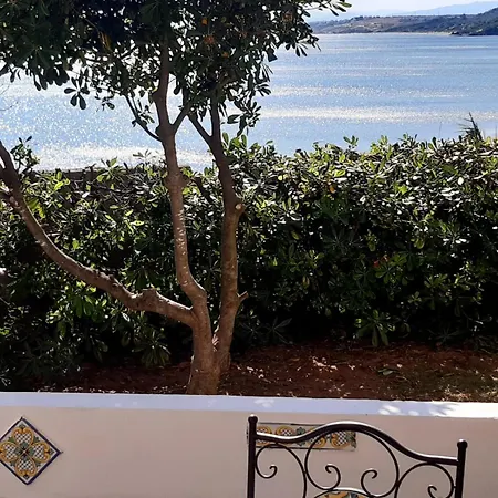 Terrazza Sul Mare Vacanze בית נופש קאפו ריצוטו